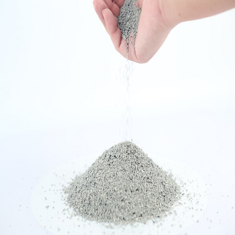 premium-bentonite-cat-litter.JPG